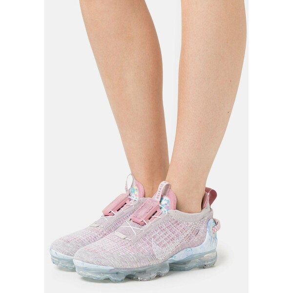 Nike Sportswear AIR MAX VAPORMAX FK Sneakersy niskie violet ash/white/light arctic pink/violet/magic flamingo NI111A0PI