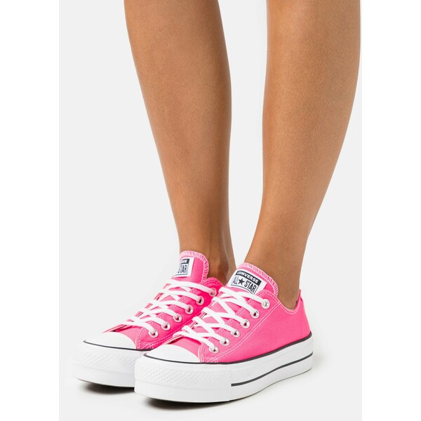 Converse CHUCK TAYLOR ALL STAR LIFT Sneakersy niskie hyper pink/white/black CO411A1EP