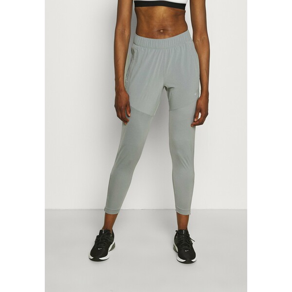 Nike Performance ESSENTIAL PANT Spodnie treningowe particle grey/silver N1241E1D2