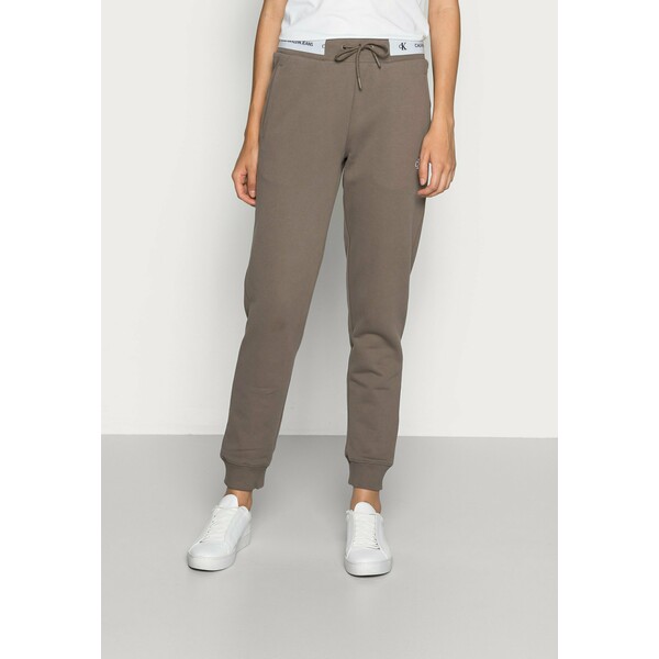 Calvin Klein Jeans TRACK PANT Spodnie treningowe dusty brown C1821A04D