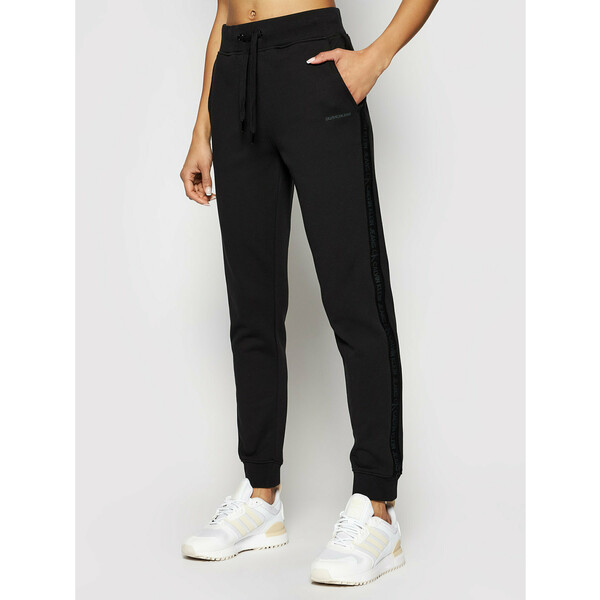 Calvin Klein Jeans Spodnie dresowe J20J215458 Czarny Taperted Fit