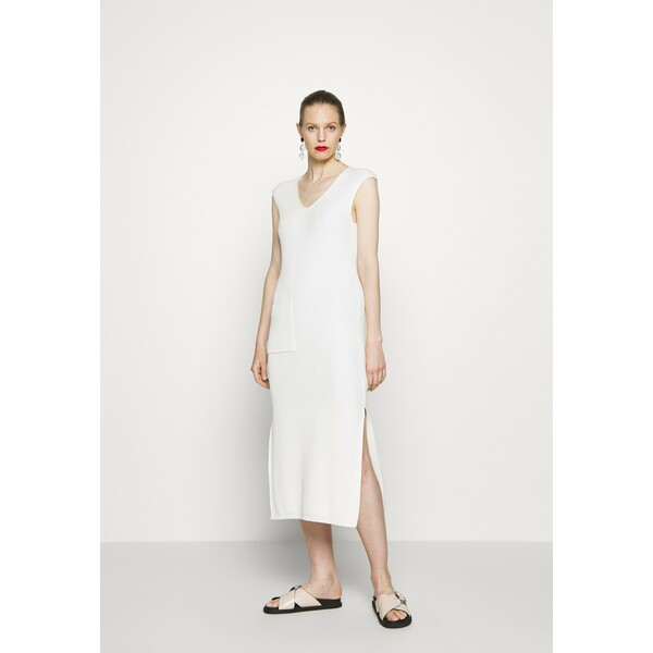 Marc O'Polo PURE DRESS POCKET AT FRONT SLITS AT SIDESEAM Sukienka dzianinowa natural white M3X21C014