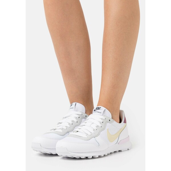 Nike Sportswear INTERNATIONALIST Sneakersy niskie white/lemon drop/regal pink NI111A0Y2-A11