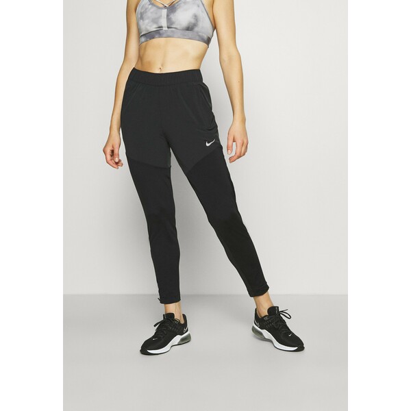 Nike Performance ESSENTIAL PANT Spodnie treningowe black/silver N1241E1D2