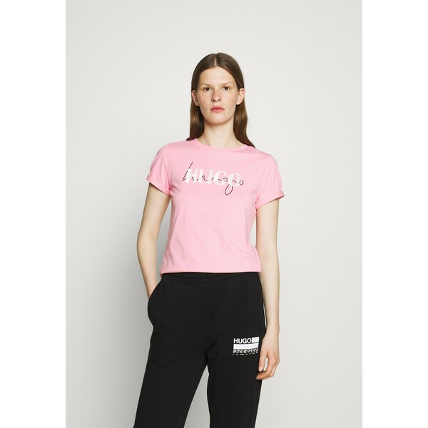 HUGO T-shirt z nadrukiem bright pink HU721D076