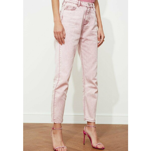 Trendyol Spodnie materiałowe pink TRU21A03R