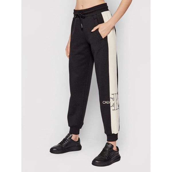 Calvin Klein Jeans Spodnie dresowe J20J217132 Czarny Regular Fit