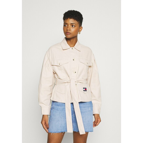 Tommy Jeans BELTED OVERSHIRT Bluzka smooth stone TOB21E03Q