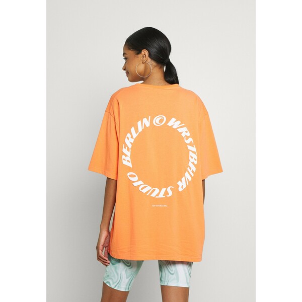 WRSTBHVR CIRCLE WASHED WOMEN T-shirt z nadrukiem orange WR821D00O