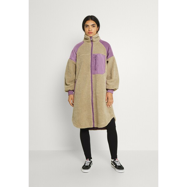 Gina Tricot ELVIRA TEDDY COAT Płaszcz zimowy taupe/purple GID21U01M
