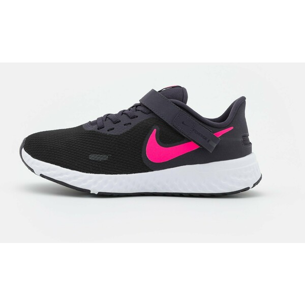 Nike Performance REVOLUTION 5 FLYEASE Obuwie do biegania treningowe black/hyper pink/cave purple/lilac/white N1241A0Z6