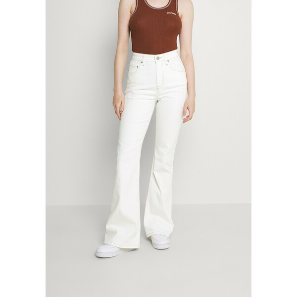 BDG Urban Outfitters FLARE Jeansy Dzwony white QX721N03Q
