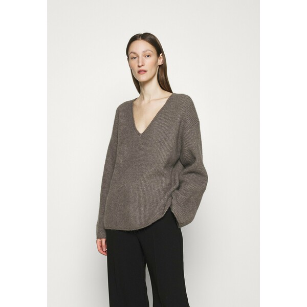 By Malene Birger DIPOMA Sweter dark mink BY121I050