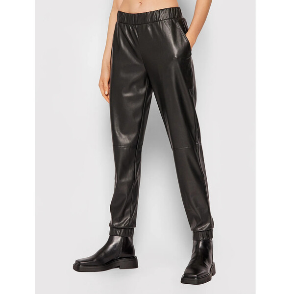 Calvin Klein Spodnie z imitacji skóry K20K203409 Czarny Regular Fit