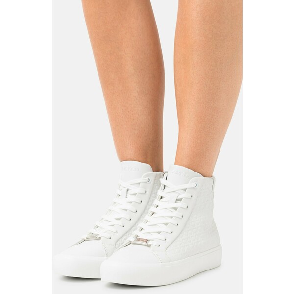 Calvin Klein TOP EMBOSS MONO Sneakersy wysokie triple white 6CA11A052
