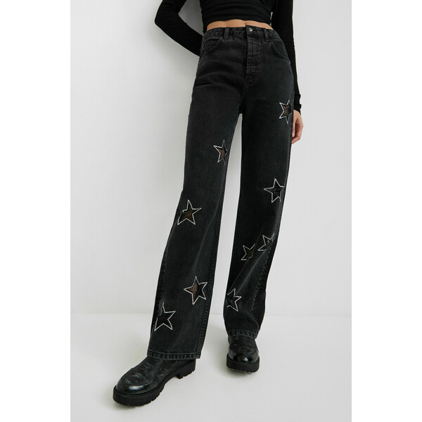 Desigual Spodnie dżinsowe o dopasowanym kroju z brokatowymi gwiazdami 21WWDD395009
