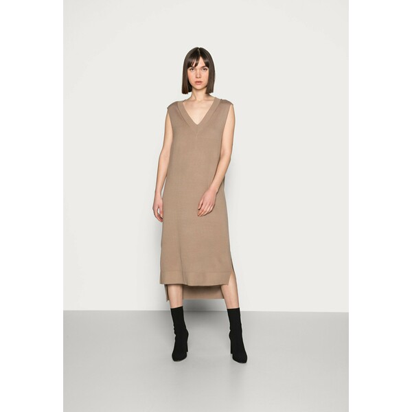 Soft Rebels MARLA V-NECK KNIT DRESS Sukienka dzianinowa dune R6721C05E