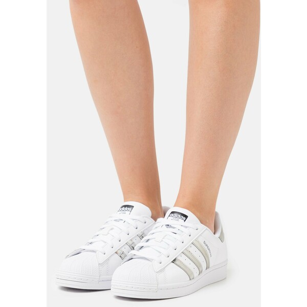 adidas Originals SUPERSTAR Sneakersy niskie white AD111A1MC
