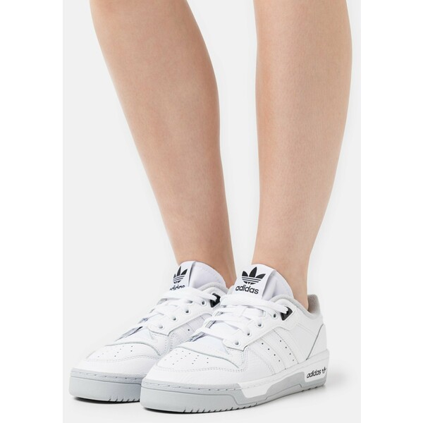 adidas Originals RIVALRY PREMIUM Sneakersy niskie footwear white/grey two/core black AD111A1MQ