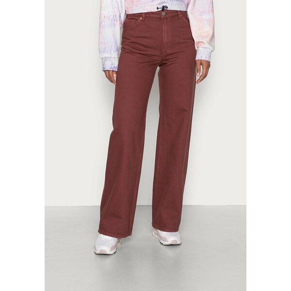 Monki Jeansy Relaxed Fit red MOQ21N034