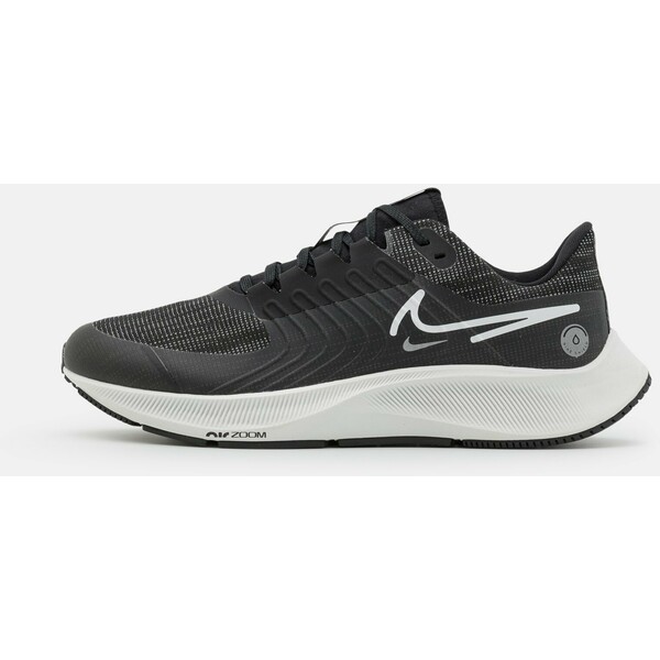 Nike Performance SHIELD Obuwie do biegania treningowe black/platinum tint/dark smoke grey/light smoke grey/metallic silver N1242A2AH-Q11