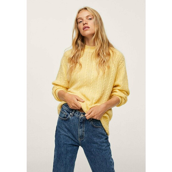 Mango PUNTO OVERSIZE Sweter amarillo pastel M9121I24E