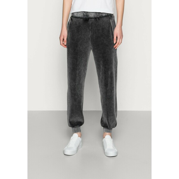 Calvin Klein Jeans WASH PANT Spodnie treningowe black C1821A04A