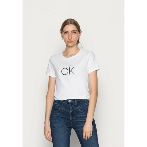 Calvin Klein EMBOSSED SHINE T-shirt z nadrukiem white 6CA21D03L