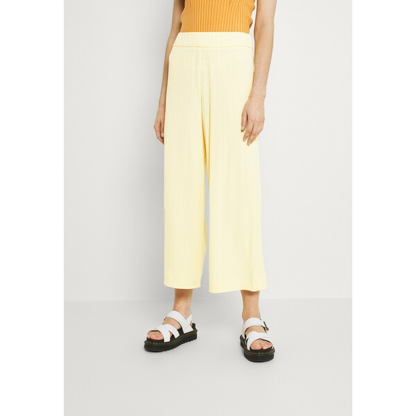 Monki Spodnie materiałowe yellow MOQ21A01Z
