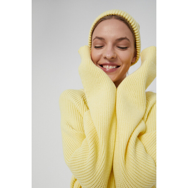 Medicine Sweter z gładkiej dzianiny damski żółty RW21-SWD509_10X