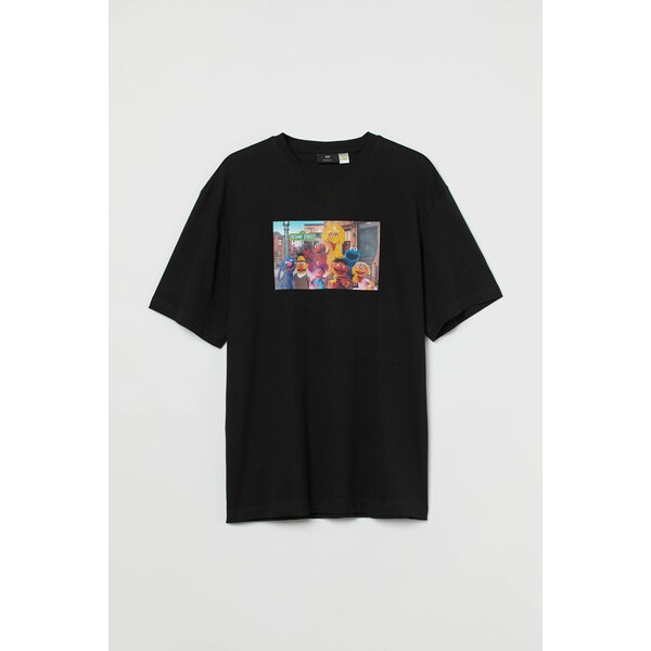 H&M T-shirt Loose Fit - Okrągły dekolt - Krótki rekaw - - ON 0972640074 Czarny/Ulica Sezamkowa