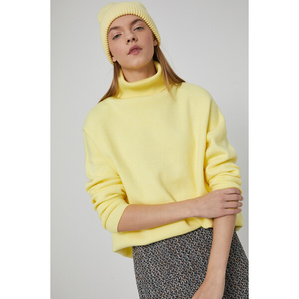 Medicine Sweter z golfem damski żółty RW21-SWD090_10X