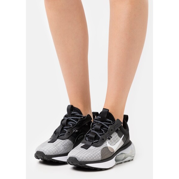 Nike Sportswear AIR MAX SPHERE Sneakersy niskie black/white/metallic silver/smoke grey NI111A0Y5-Q11
