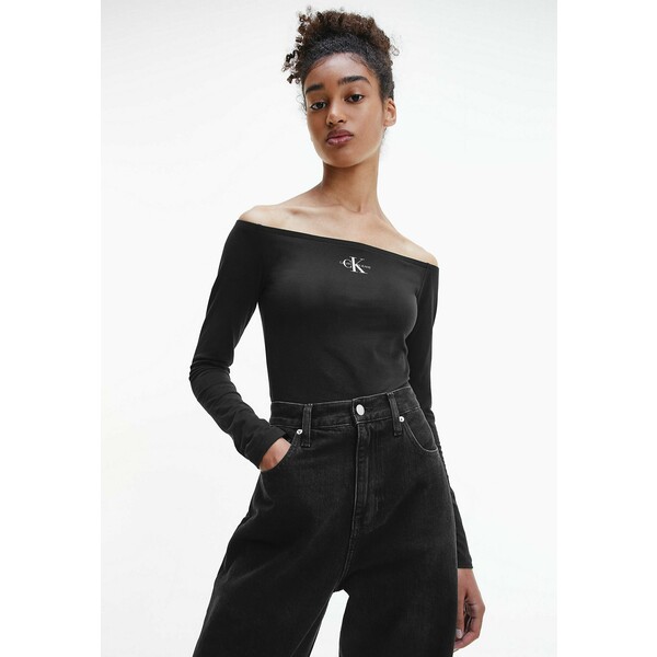 Calvin Klein Jeans SLIM OFF SHOULDER TOP Bluzka z długim rękawem ck black C1821D0I3-Q11