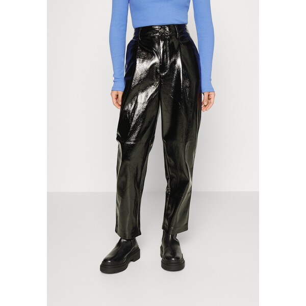 ONLY Petite ONLBAILEY GLAZED CARROT PANTS Spodnie materiałowe black OP421A083-Q11