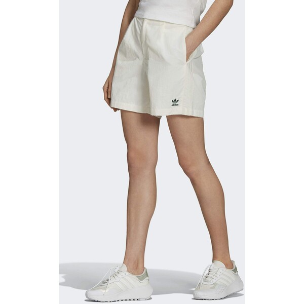 adidas Originals TENNIS LUXE ORIGINALS SHORTS Szorty off white AD121S053-A11