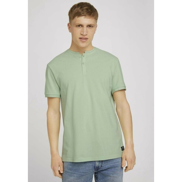 TOM TAILOR DENIM MIT STREHKRAGEN T-shirt basic smooth green TO722O147-M11
