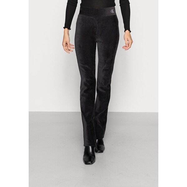 Calvin Klein Jeans VELVET SKINNY PANTS Spodnie materiałowe black C1821A04S-Q11