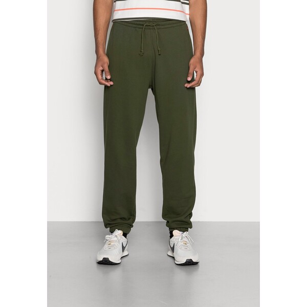 Levi's® TAB PANT Spodnie treningowe mossy green LE222E01T-N11