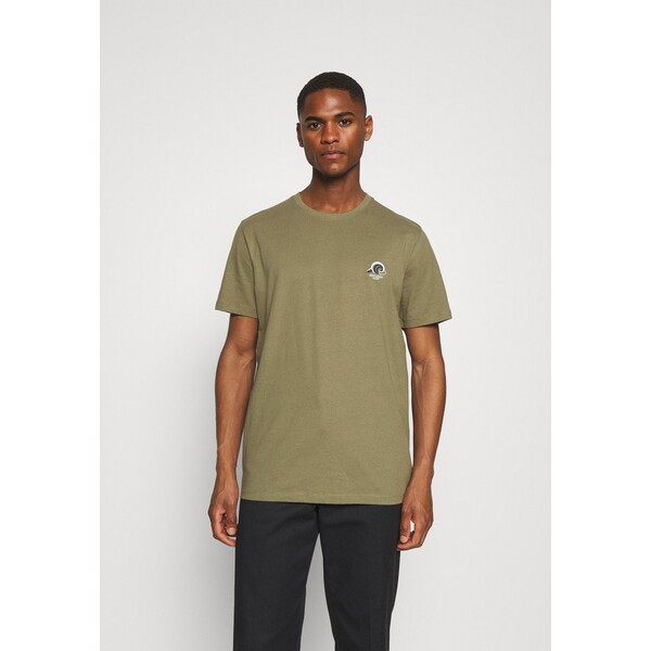 Selected Homme SLHFATE CAMP O NECK TEE T-shirt z nadrukiem dusky green SE622O0NV-M11