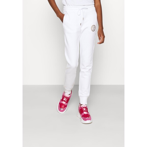 Versace Jeans Couture PANTS Spodnie treningowe white VEI21A01K-A11
