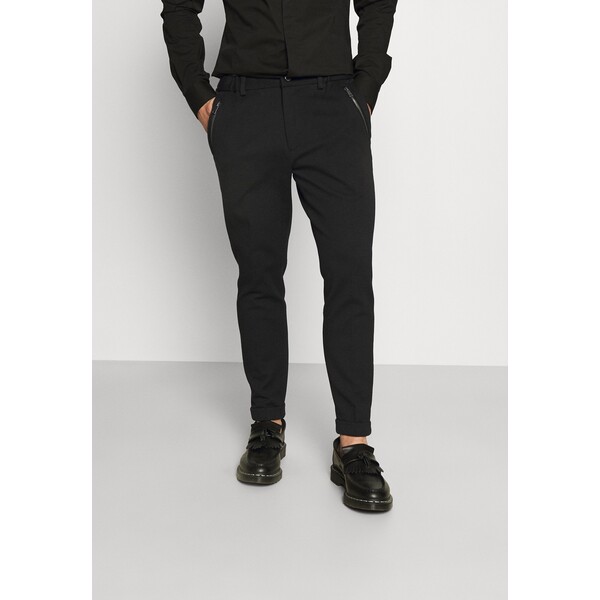 YOUNG POETS SOCIETY KAYLEN Spodnie materiałowe black YOJ22E003-Q11