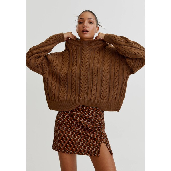 PULL&BEAR CABLE Sweter brown PUC21I0IN-O12