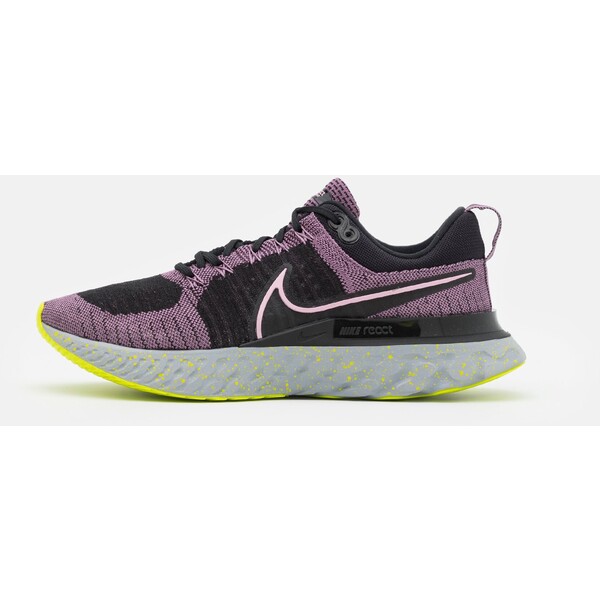 Nike Performance Obuwie do biegania treningowe violet dust/elemental pink/black/cyber N1241A0ZX-J11