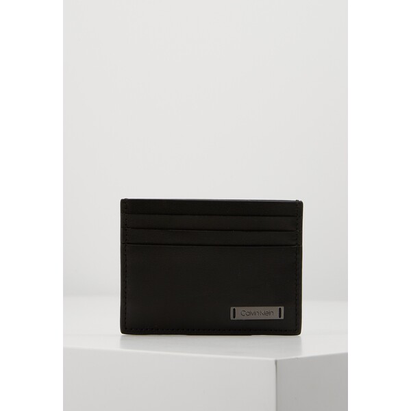 Calvin Klein SMOOTH PLAQUE CARDHOLDER Portfel black 6CA52F042-Q11