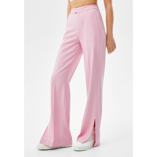 Bershka SLIM-FIT Spodnie materiałowe pink BEJ21A0KG-J11