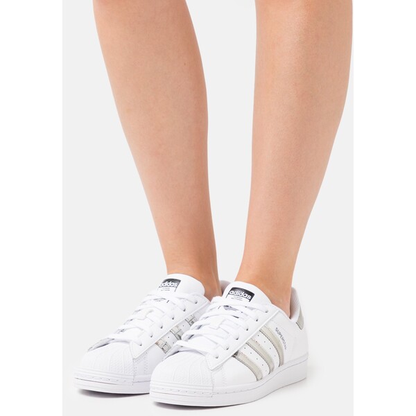 adidas Originals SUPERSTAR Sneakersy niskie white AD111A1MC-A11