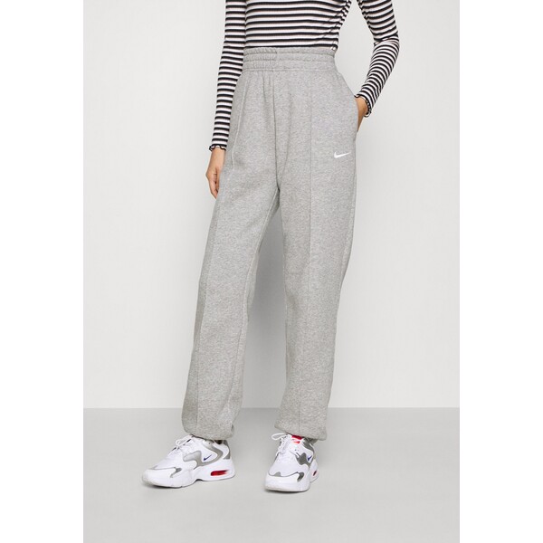 Nike Sportswear PANT Spodnie treningowe dark grey heather/matte silver/white NI121A0BV-C11