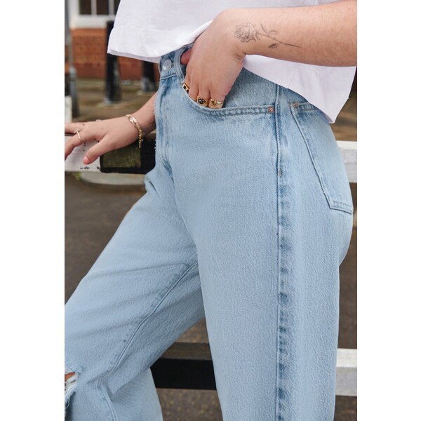 Next 90S RIPPED RELAXED JEANS Jeansy Relaxed Fit bleached denim NX321N095-K11