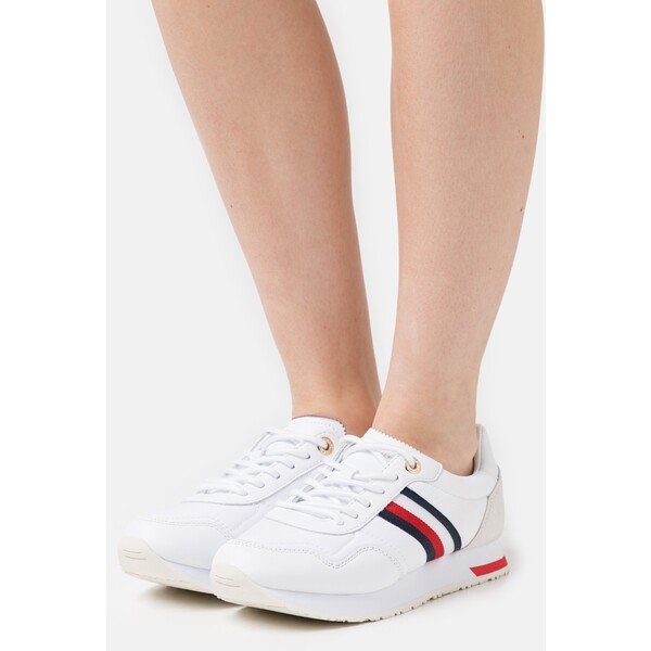 Tommy Hilfiger CASUAL CITY RUNNER Sneakersy niskie white TO111A0F8-A11